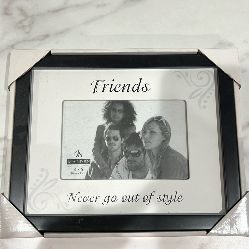 Black and White 4x6 frame